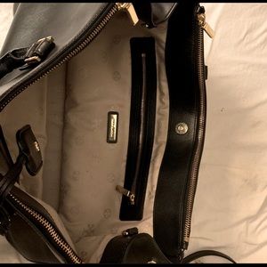 Like new gently used Tory Burch tore